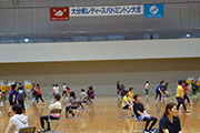 大分県中学校バドミントン県中学新人大会試合風景
