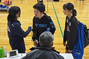 大分県中学校バドミントン県中学新人大会試合風景